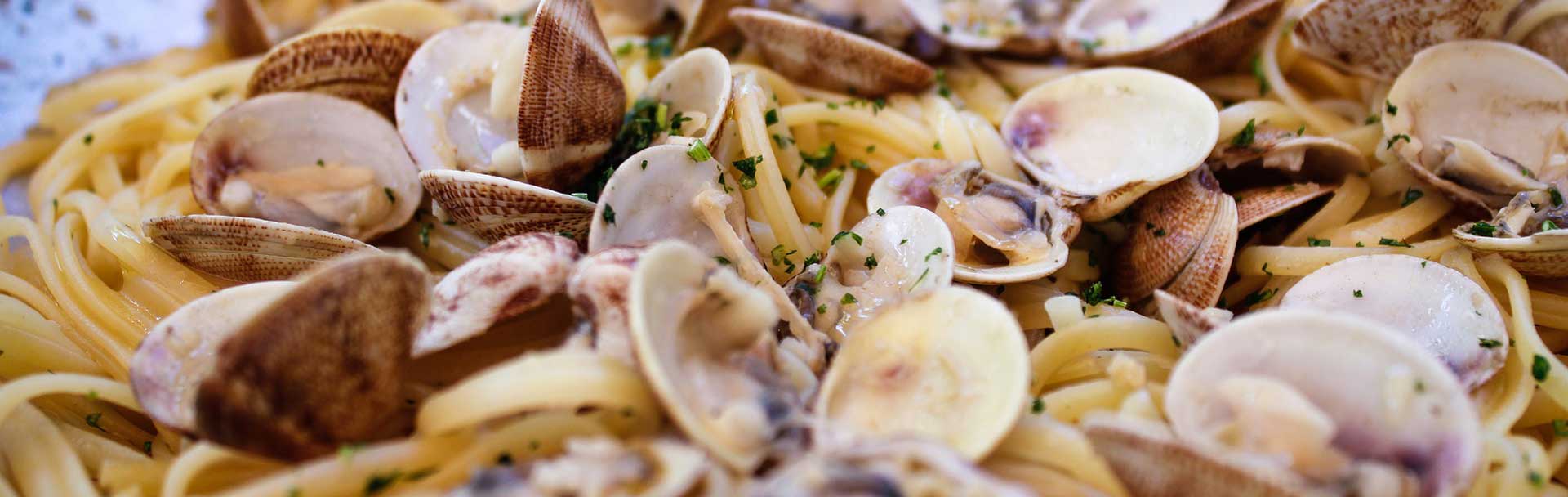 Easy Recipe Spaghetti with clams : “Spaghetti alle vongole”